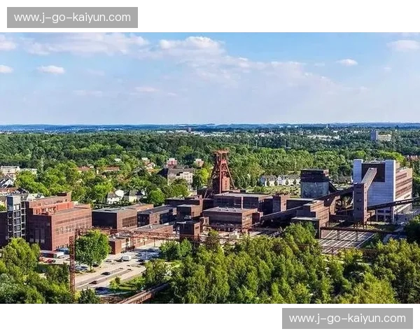 从山巅小镇到工业心脏:海登海姆与杜伊斯堡的绿茵宿命之战